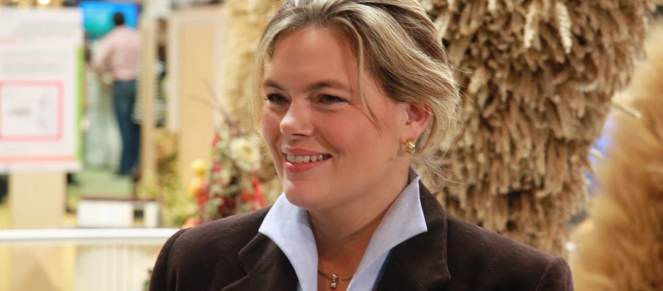 Τούμπα Γερμανίδας υπουργού μέσα στο κοινοβούλιο! (φώτο)